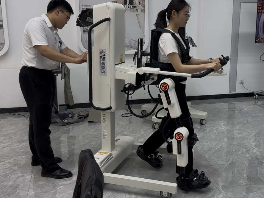 xc体育相关动态 - AI医生问诊、眼镜实时翻译、在家就能看3D电影消博会上“含智量”拉满